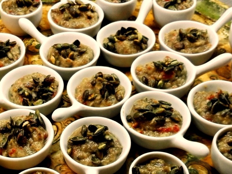 Auberginekaviaar met geroosterde pompoenpitten & Panna cotta funghi